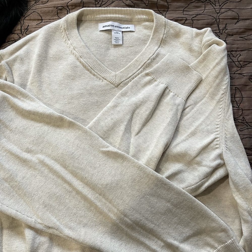 Long sleeve v-neck sweater. Size large. Great condition.